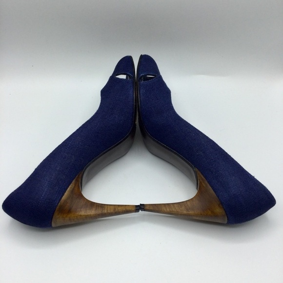 STUART Weitzman Sz 10M Navy Linen Open Toe Pump with Wood 4” Heels - Picture 13 of 13